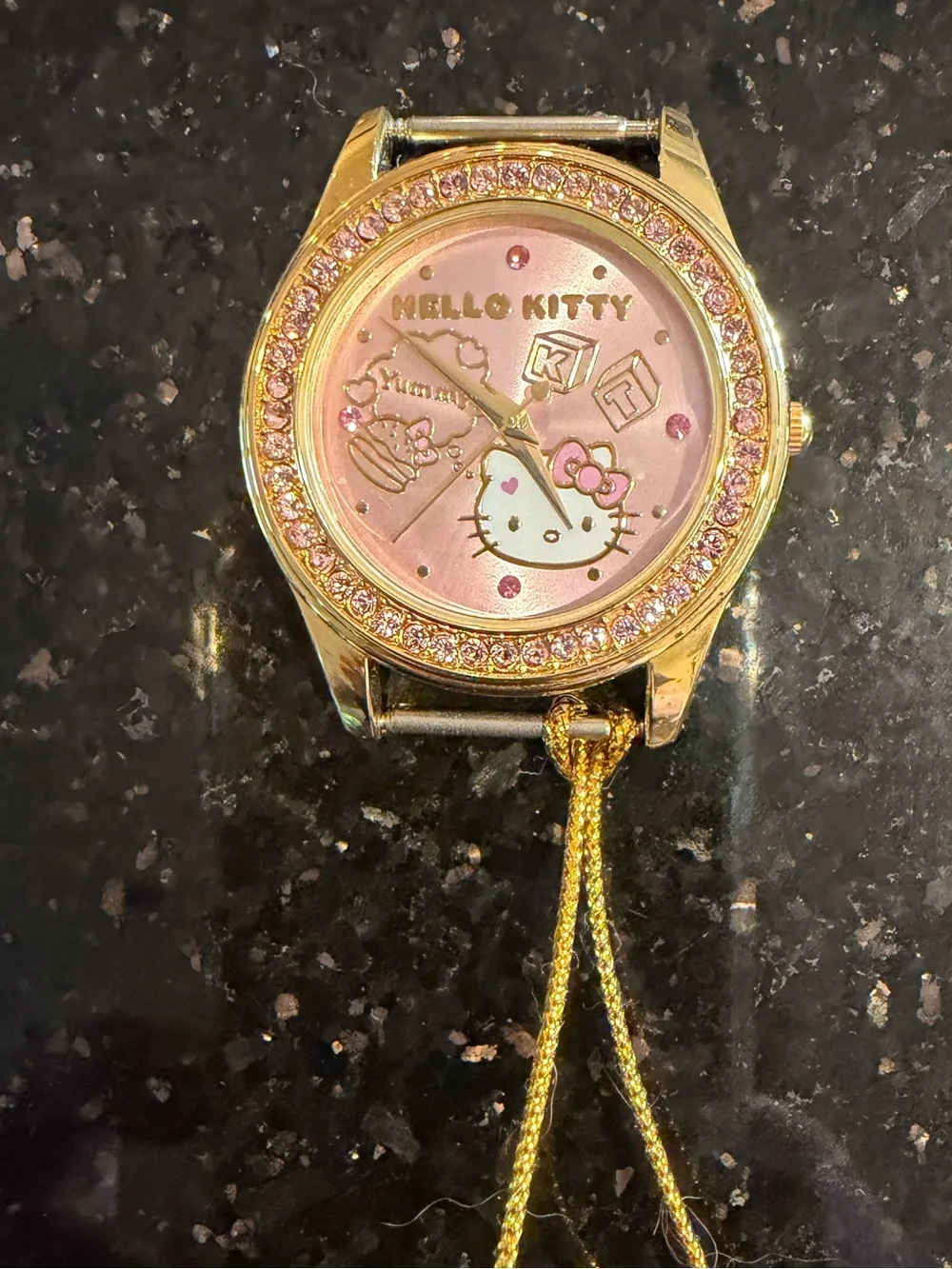 Unworn Vintage 2011 Hello Kitty Gold-Tone Pink Crystal Bezel Watch